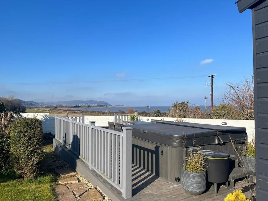 Blue Anchor House - Seaview, Hot Tub Apartments Exterior photo