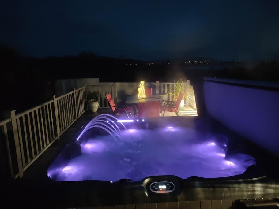 Blue Anchor House - Seaview, Hot Tub Apartments Exterior photo